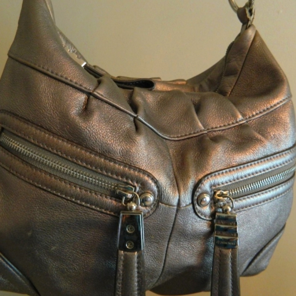 B MAKOWSKY SILVER LEATHER SHOULDER BAG